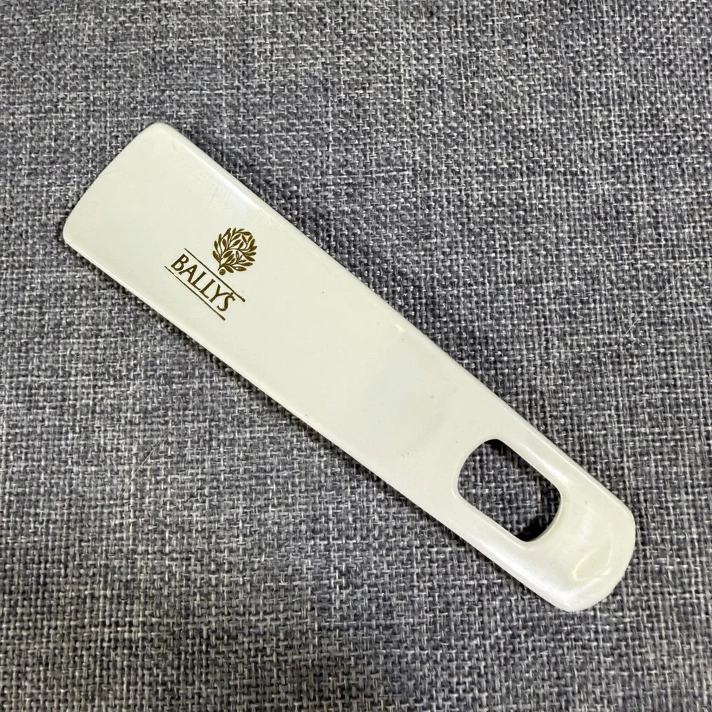 VTG Bally's Casino Hotel Shoe Horn Cream Gold Luxury Travel Accessory Designer